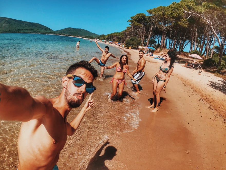 beach-bikini-enjoyment-1427741
